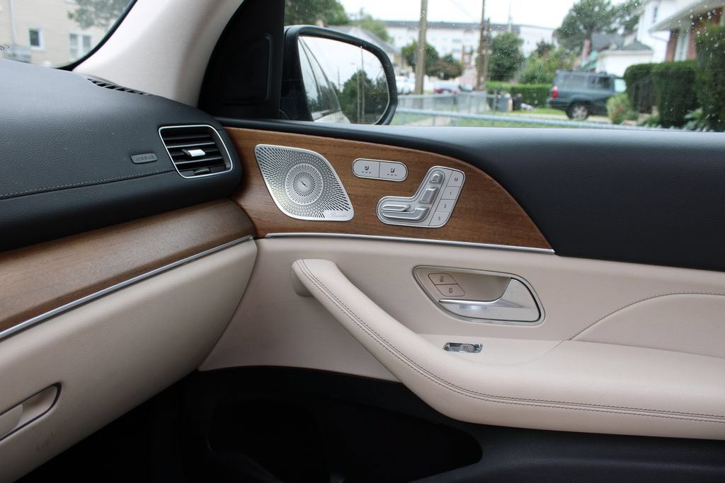Used 2022 Mercedes-Benz GLS 450 4MATIC w/ AMG Line Exterior image 19