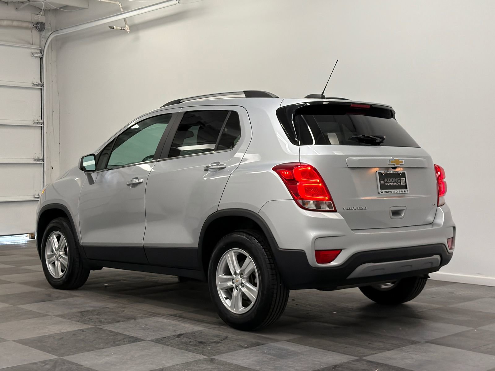 Used 2020 Chevrolet Trax LT w/ LT Convenience Package image 6