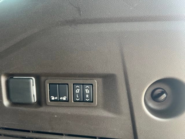 Used 2024 GMC Yukon Denali AWD/4WD image 26