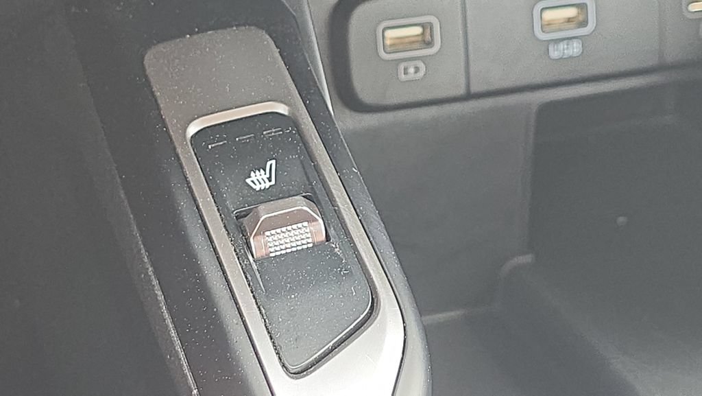 Used 2022 Kia Sorento S FWD image 25
