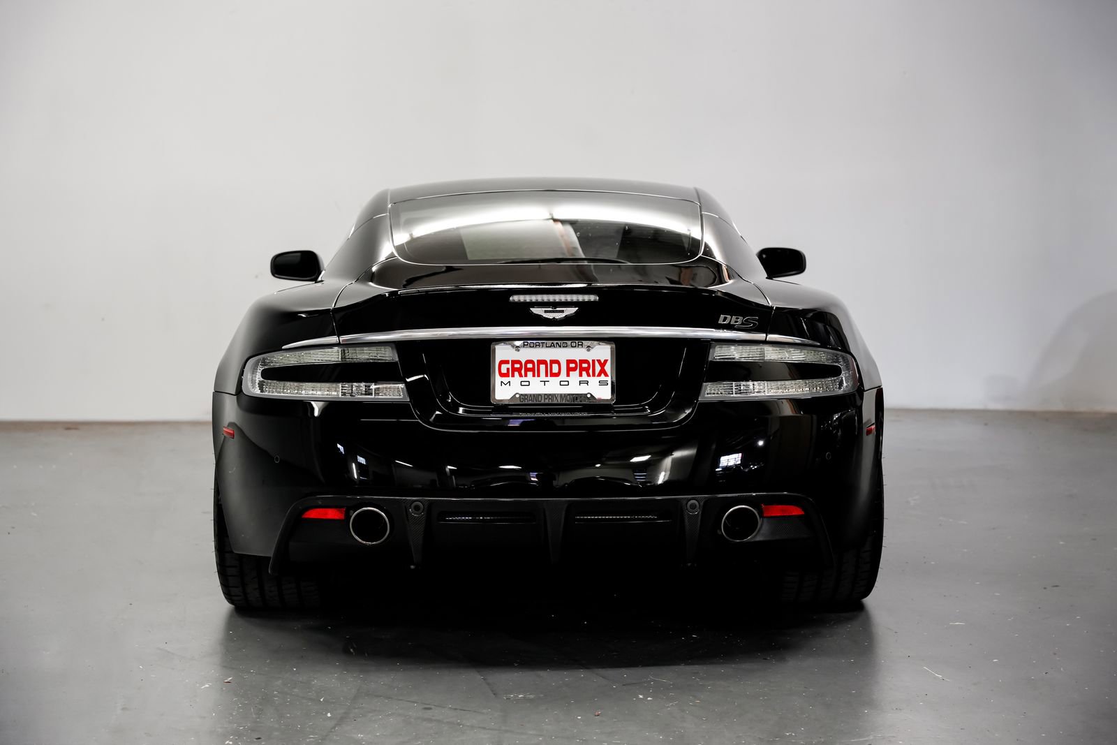 Used 2009 Aston Martin DBS Coupe RWD image 4