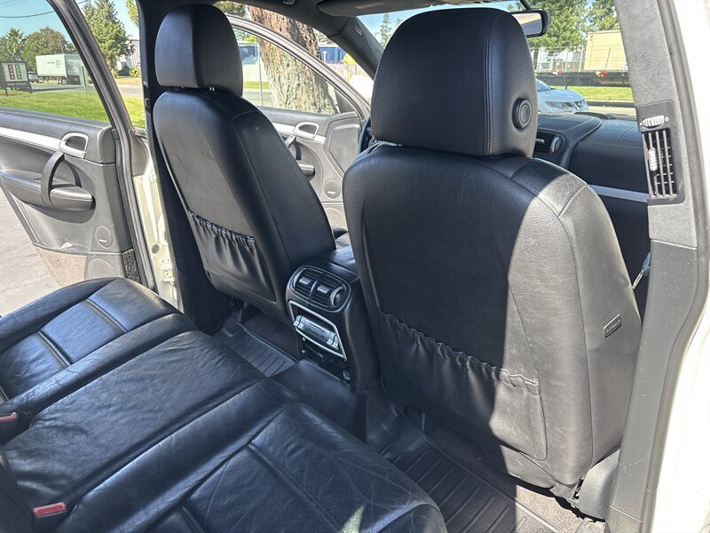 Used 2006 Porsche Cayenne Turbo S AWD/4WD image 33
