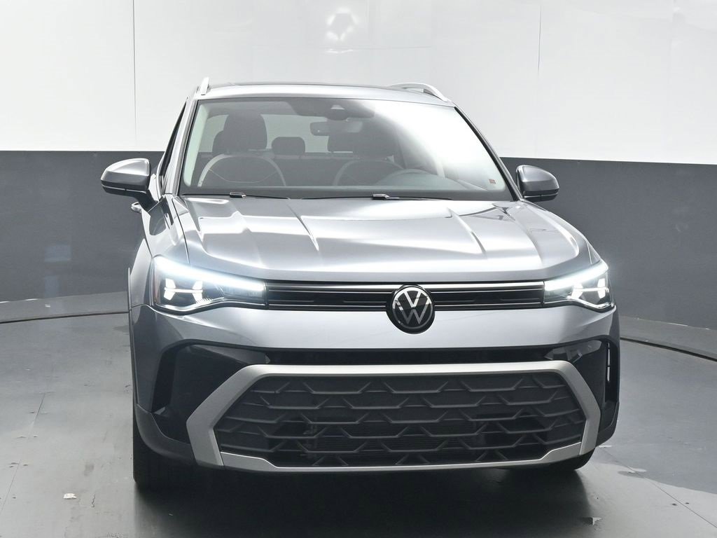 New 2025 Volkswagen Taos SE image 3