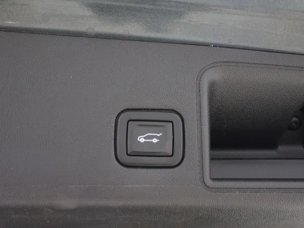 Used 2021 GMC Terrain SLT w/ Infotainment Package II AWD/4WD image 22
