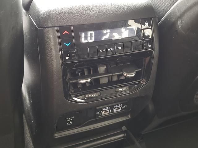 Used 2023 Jeep Grand Cherokee L Limited AWD/4WD image 19