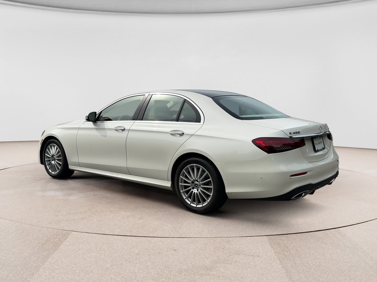 Used 2022 Mercedes-Benz E 450 4MATIC Sedan image 3