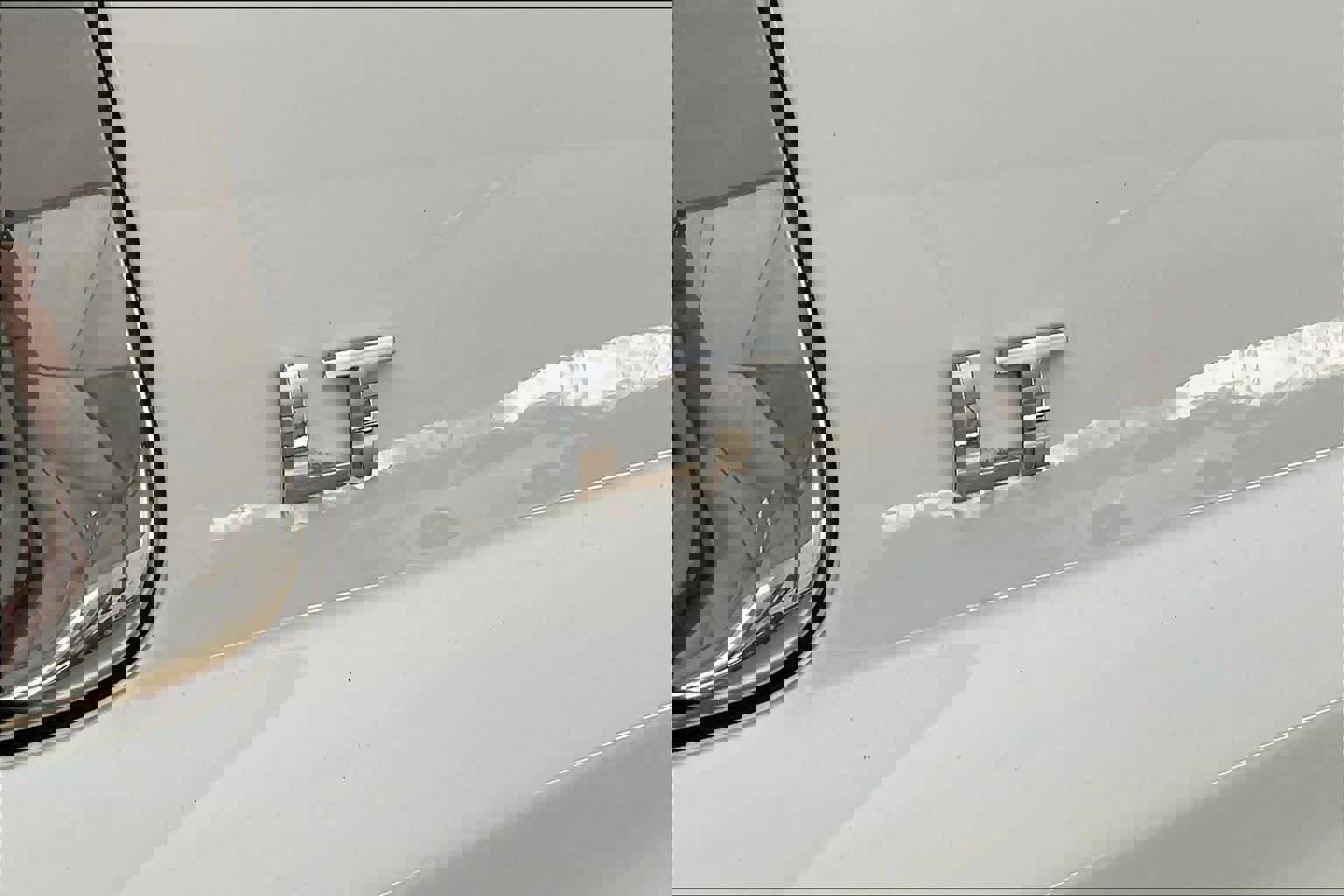 Used 2018 Chevrolet Suburban LT image 10