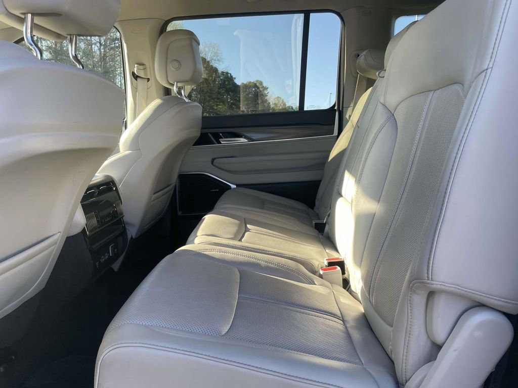 Certified 2024 Jeep Wagoneer L Series II w/ Flexible Seating Group image 22