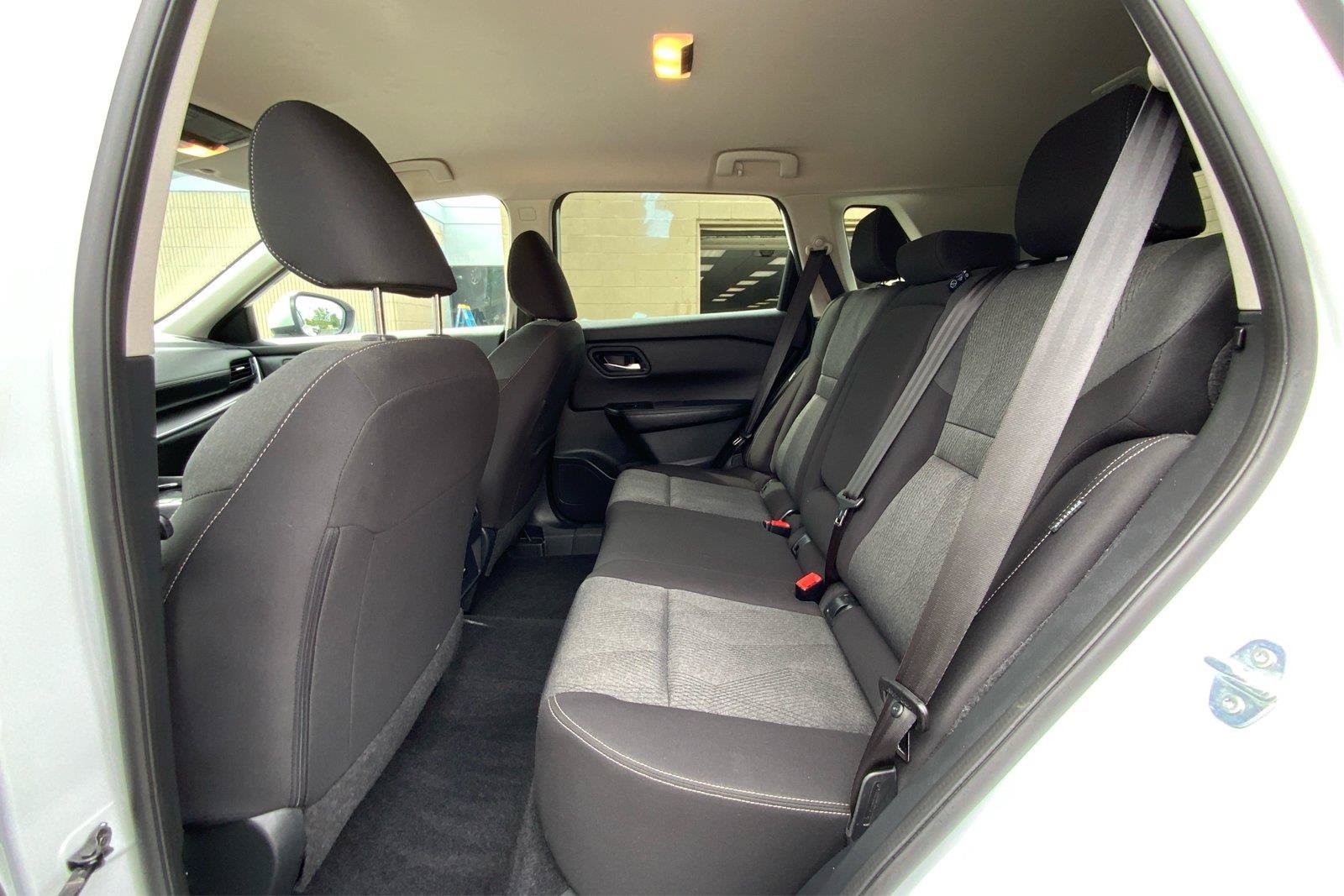 Used 2025 Nissan Rogue SV AWD/4WD image 11