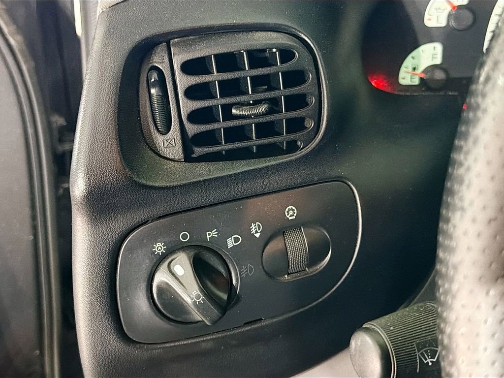 Used 2004 Ford F150 Lightning RWD image 10