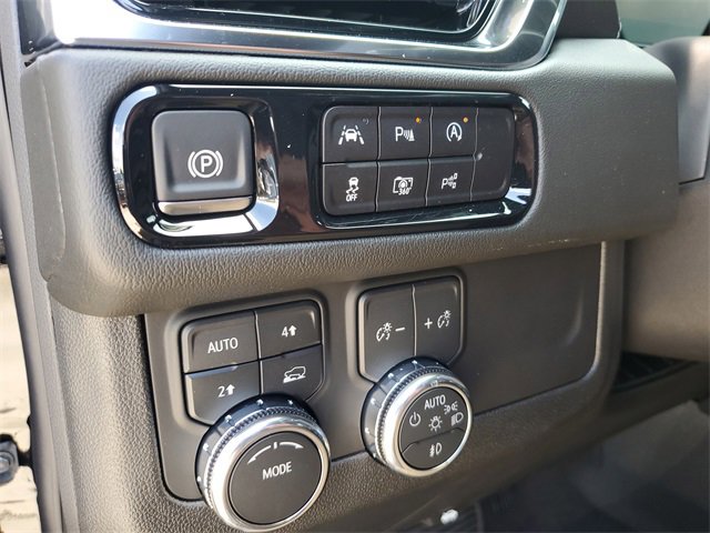 New 2025 GMC Yukon XL Denali w/ LPO, Illumination Package image 15