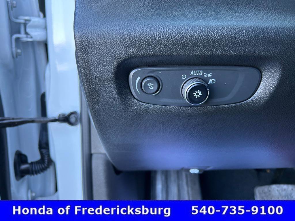 Used 2023 Chevrolet Traverse LT w/ LT Premium Package image 40