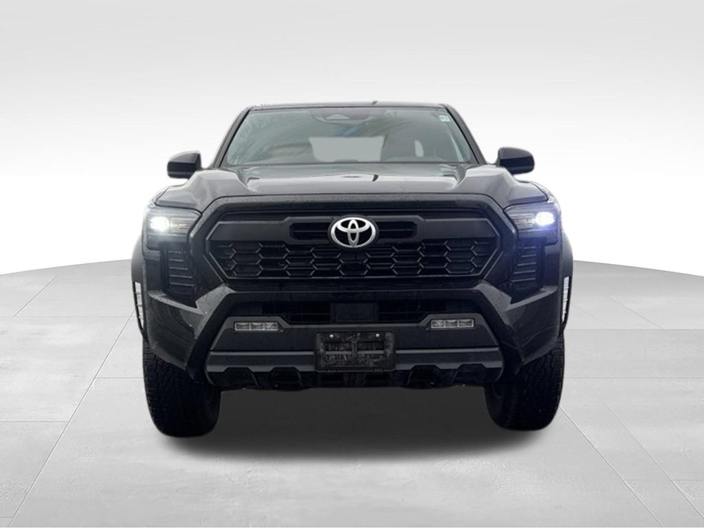 Used 2025 Toyota Tacoma TRD Off-Road AWD/4WD image 2