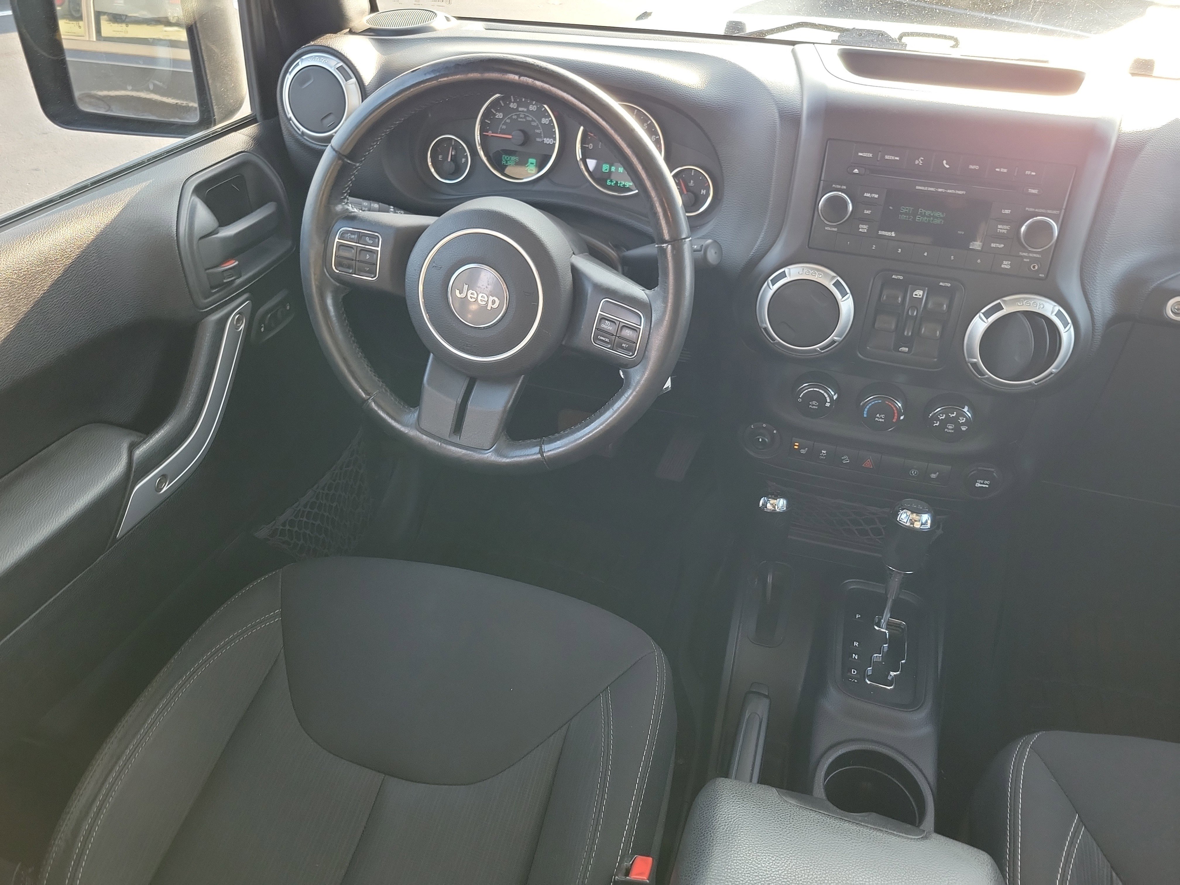 Used 2015 Jeep Wrangler Unlimited Sahara w/ Connectivity Group image 12