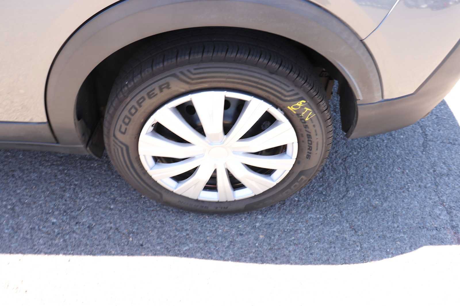 Used 2019 Nissan Kicks S FWD image 9