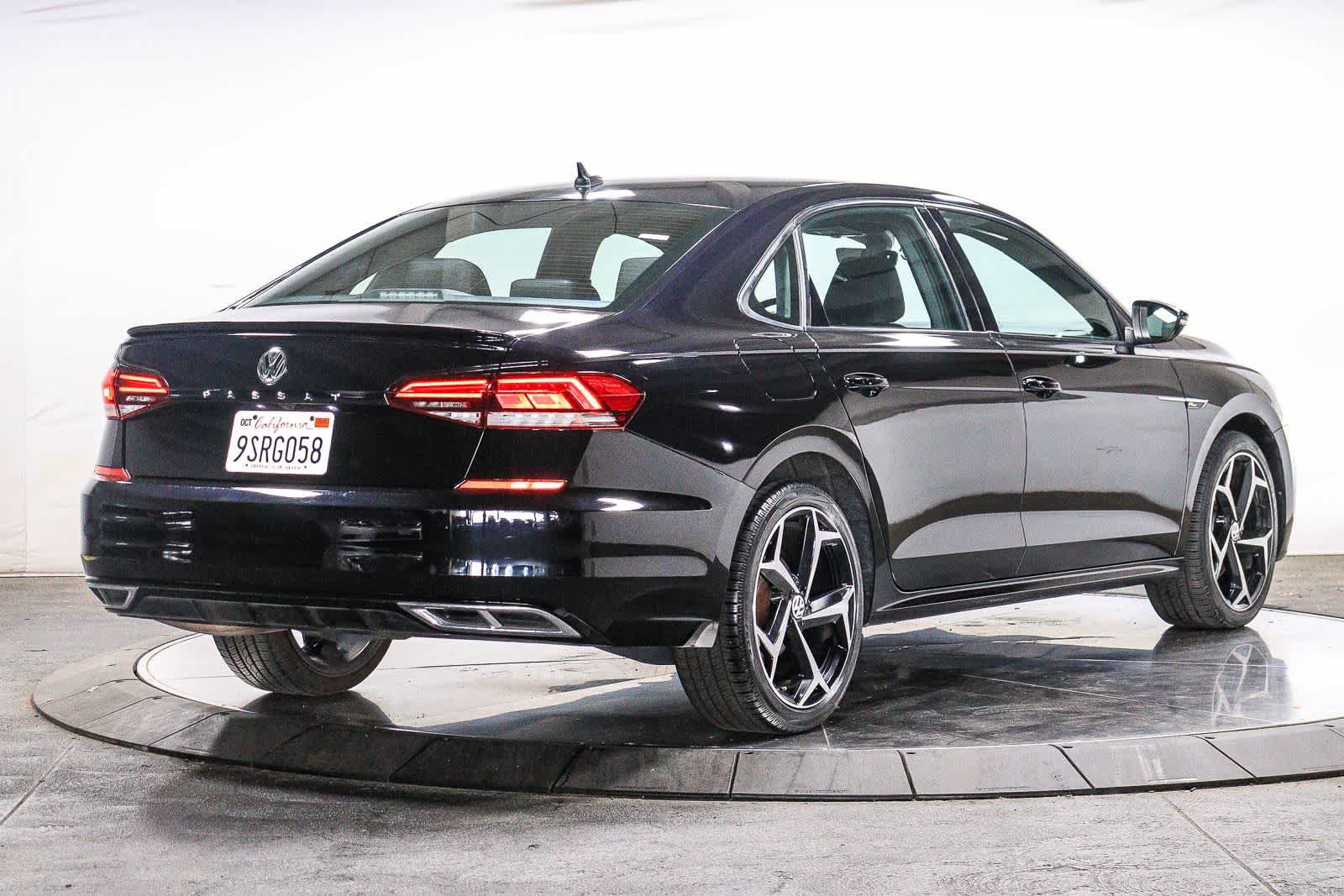 Used 2022 Volkswagen Passat 2.0T R-Line FWD image 4