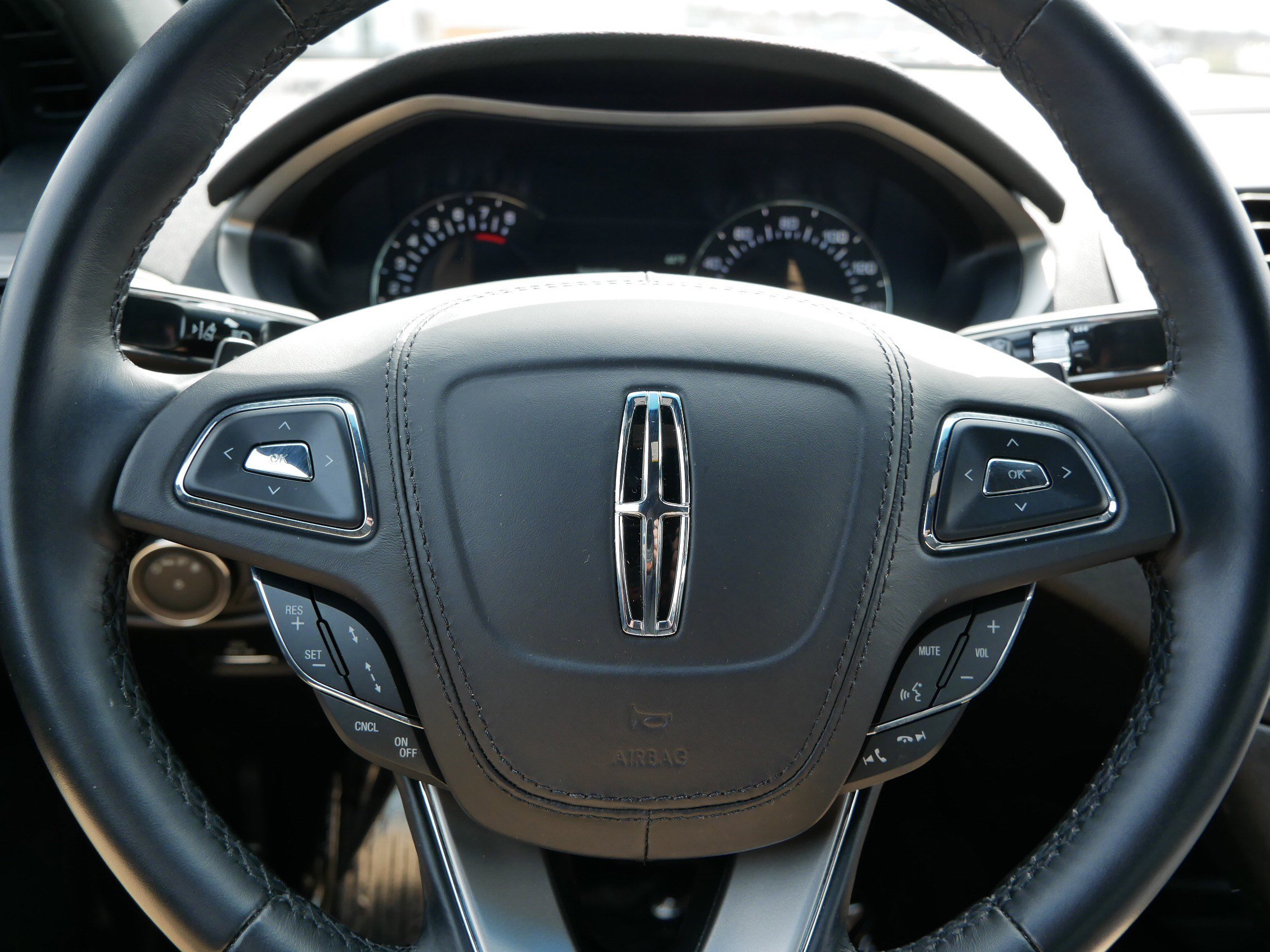 Used 2020 Lincoln MKZ w/ Convenience Package image 22