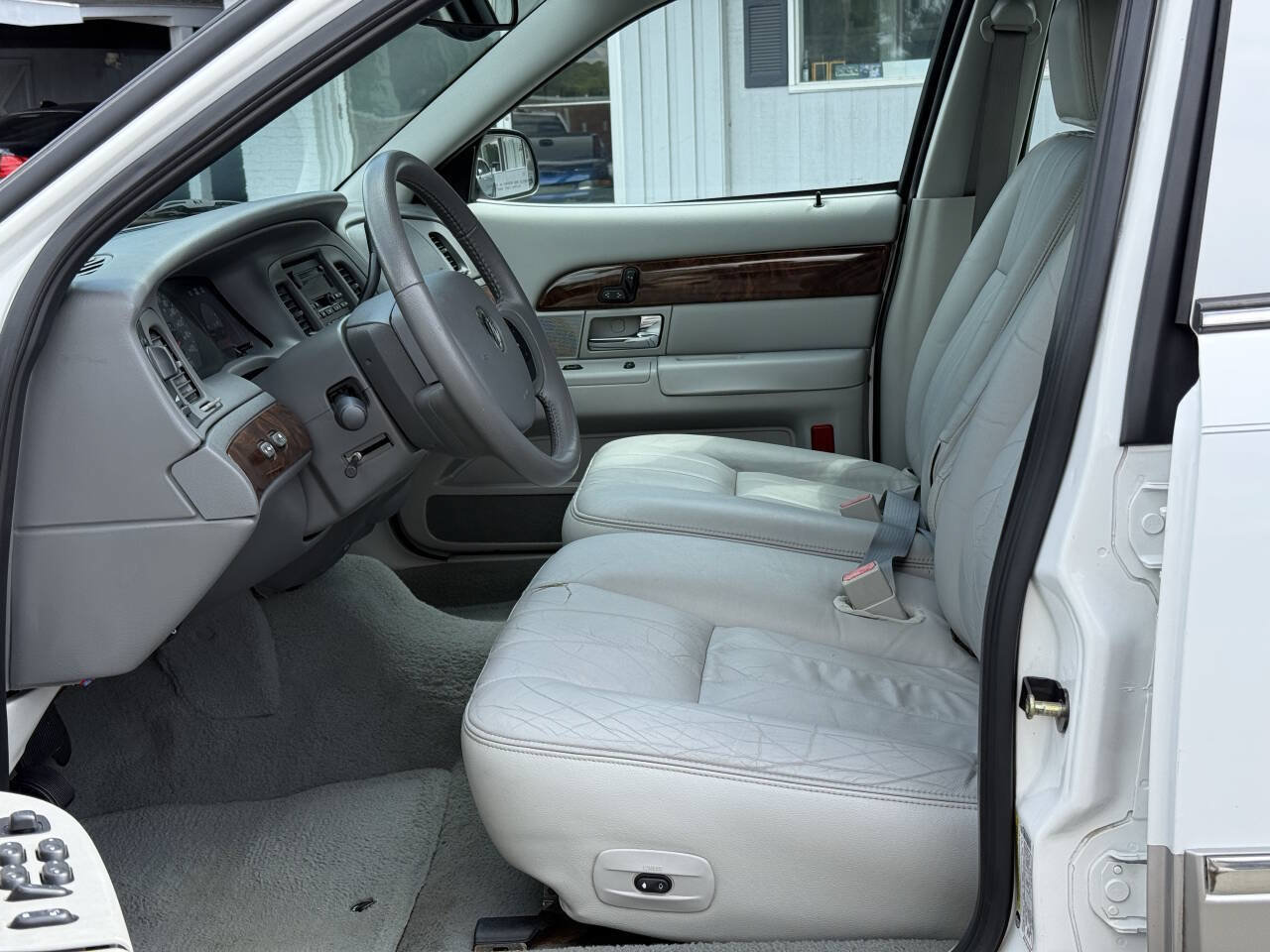 Used 2005 Mercury Grand Marquis LSE RWD image 11