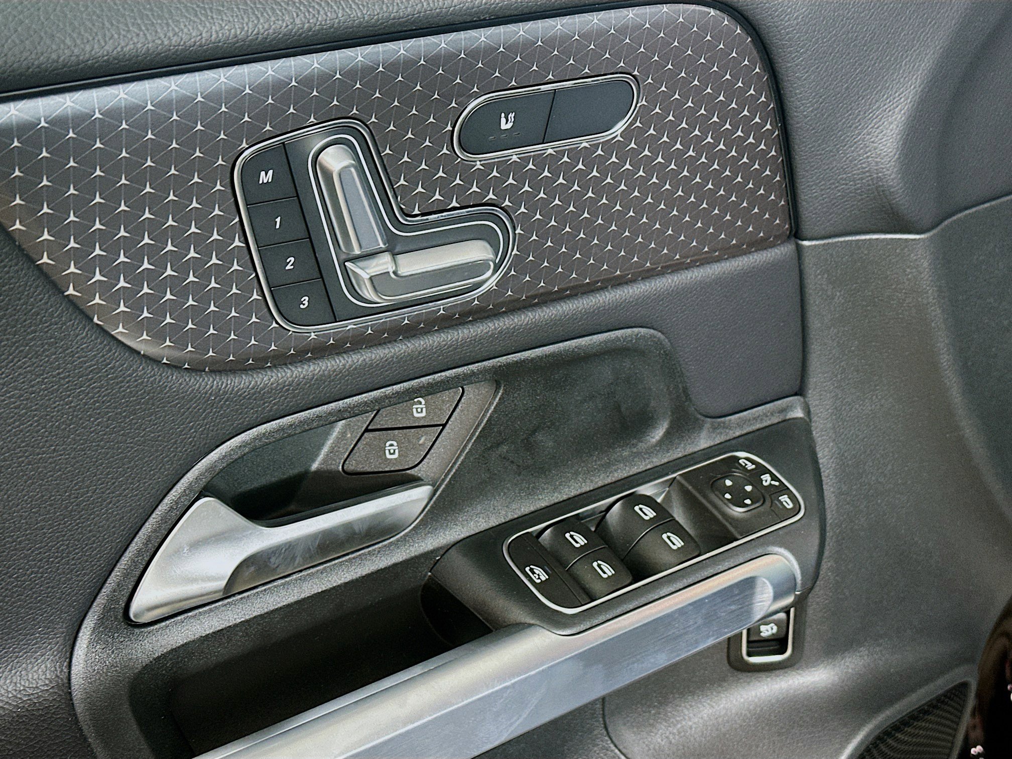 New 2026 Mercedes-Benz GLB 250 4MATIC image 17
