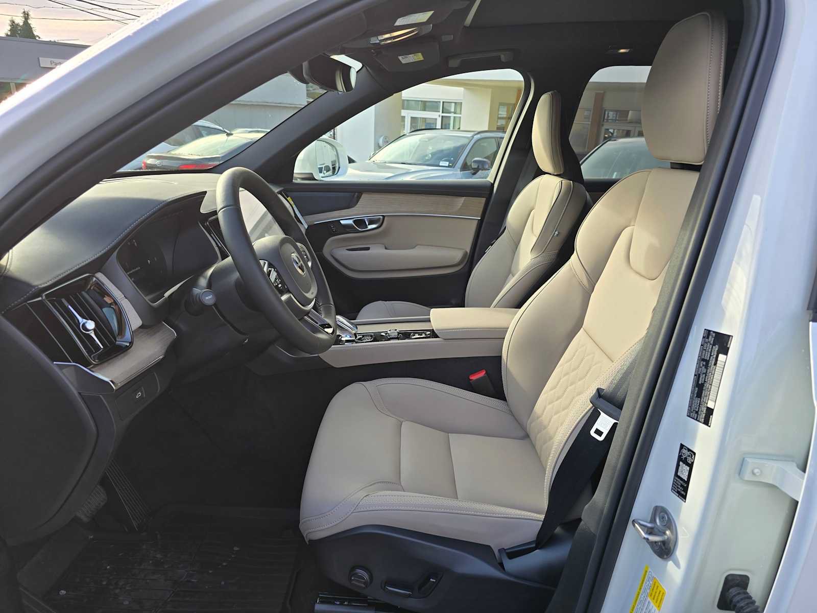 New 2026 Volvo XC90 B6 Plus w/ Protection Package Premier AWD/4WD image 28