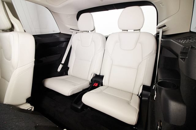 Certified 2025 Volvo XC90 T8 Ultra w/ Protection Package Premier AWD/4WD image 28