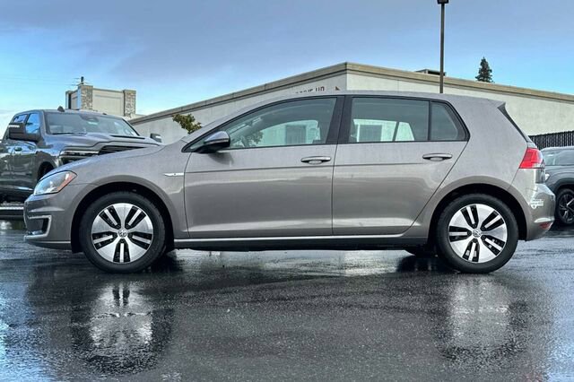 Used 2016 Volkswagen e-Golf SE w/ DC Fast Charging Package image 7