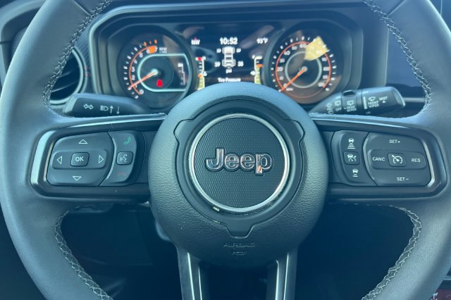 Used 2025 Jeep Wrangler Unlimited Rubicon AWD/4WD image 26