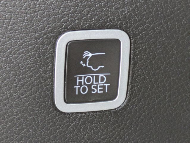 Used 2024 Jeep Wagoneer Series III AWD/4WD image 13