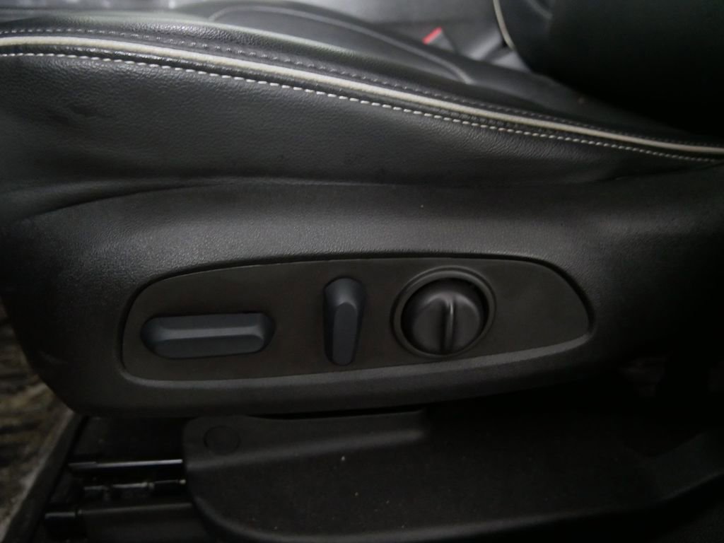 Used 2022 GMC Acadia Denali w/ Denali Ultimate Package image 17