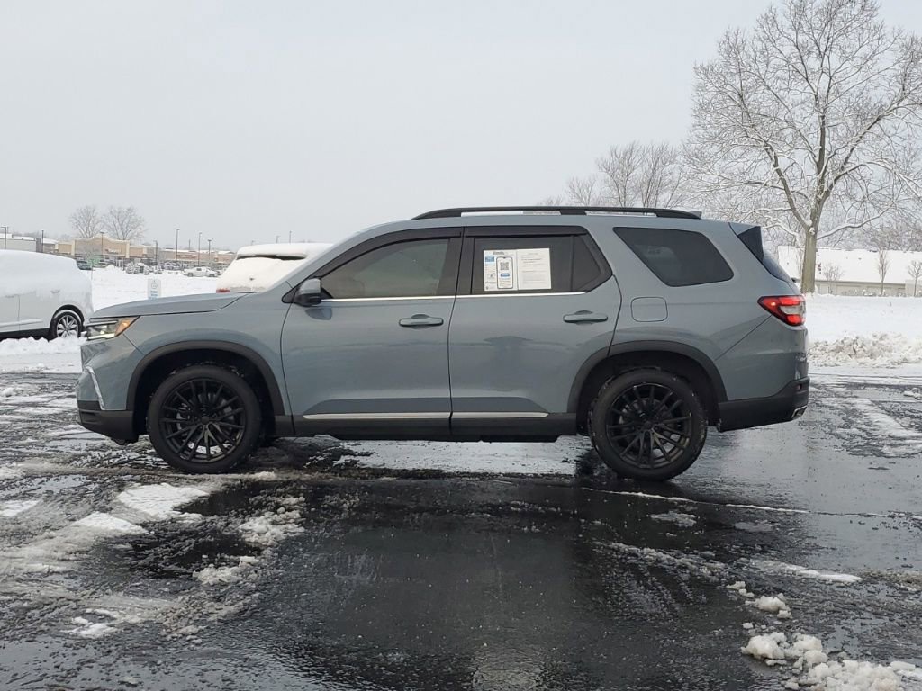 Used 2023 Honda Pilot Touring image 4