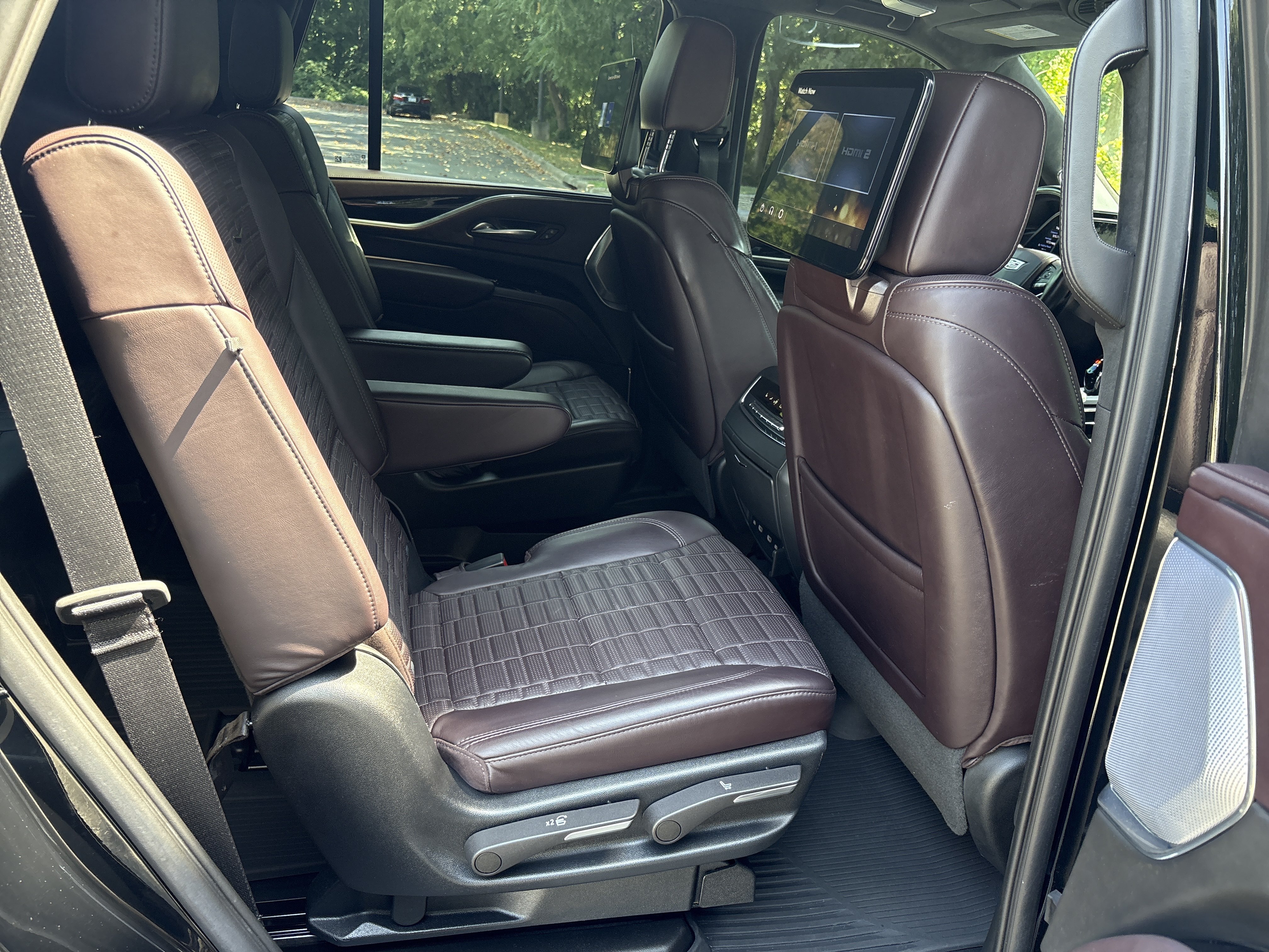 Used 2023 Cadillac Escalade Premium Luxury Platinum w/ LPO, Floor Liner Package AWD/4WD image 22