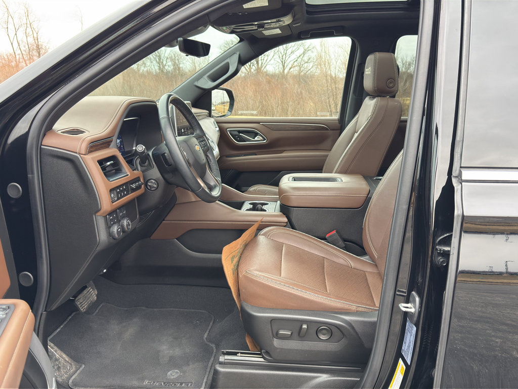 Used 2023 Chevrolet Suburban High Country AWD/4WD image 16