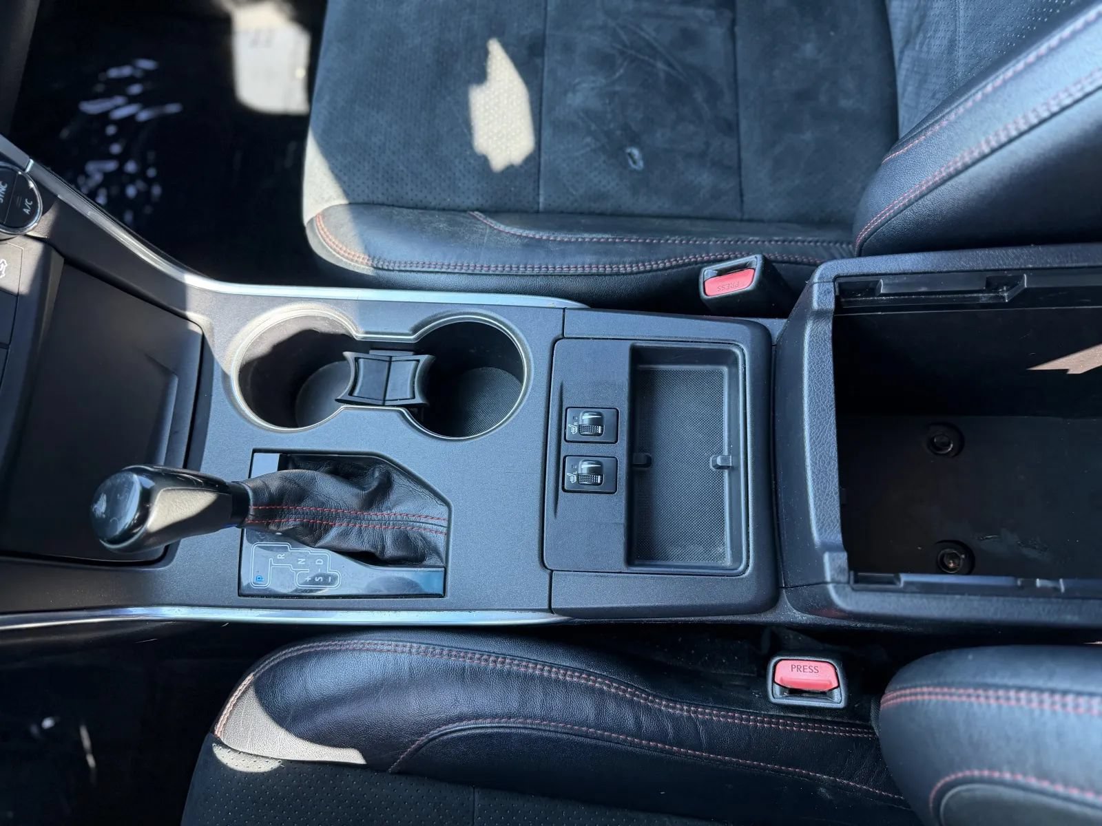 Used 2015 Toyota Camry XSE FWD image 31