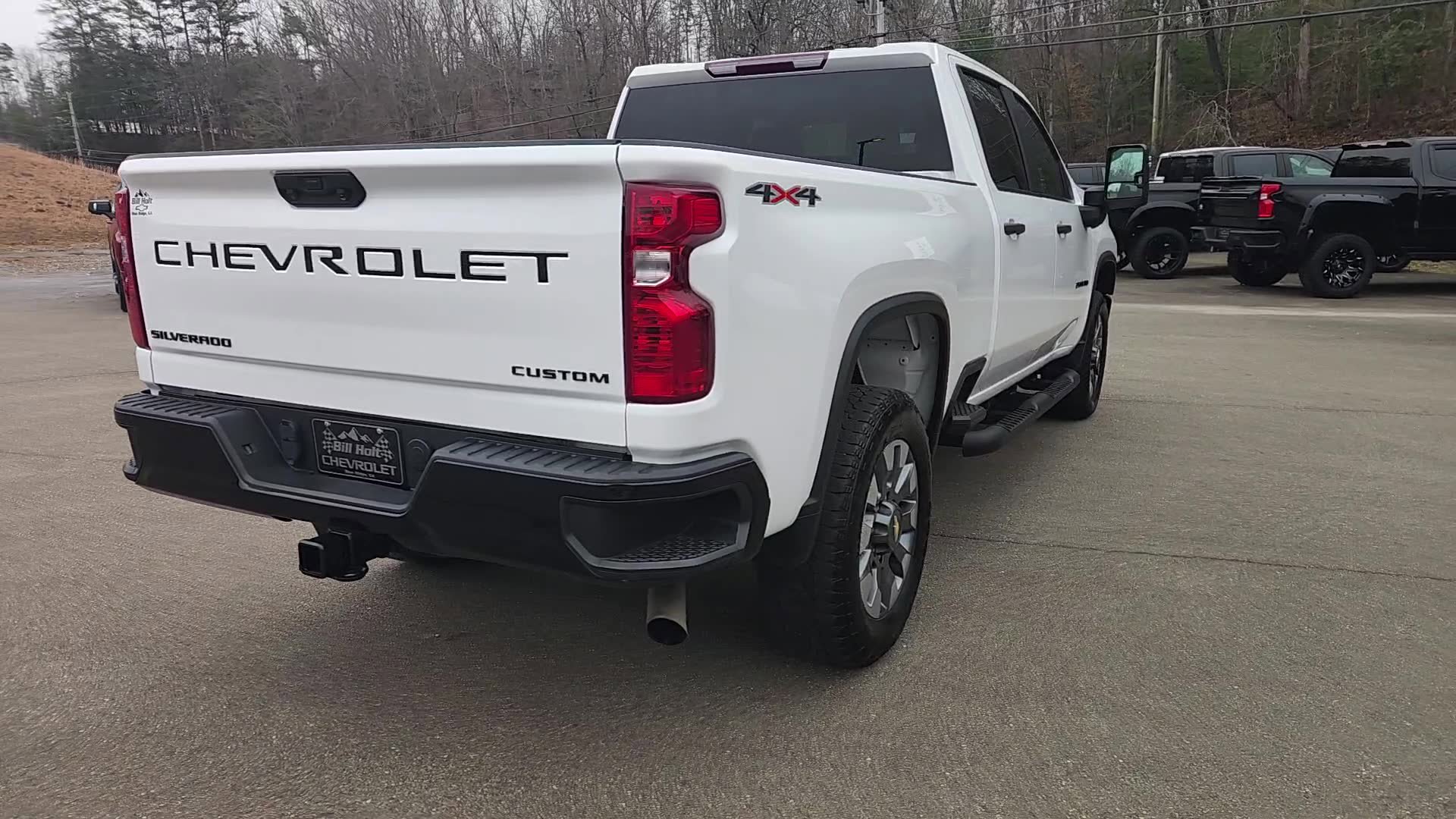 Used 2023 Chevrolet Silverado 2500 Custom w/ Custom Value Package image 5