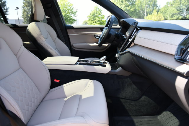 New 2026 Volvo XC90 B6 Plus w/ Protection Package Premier AWD/4WD image 30