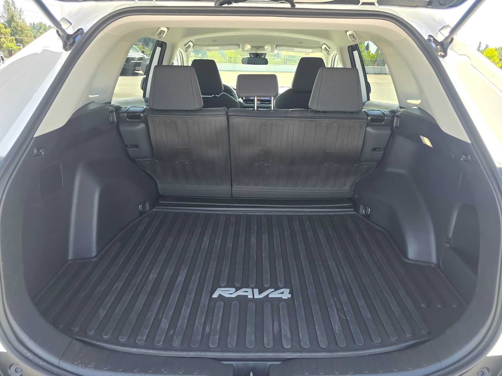 Used 2025 Toyota RAV4 LE AWD/4WD image 14