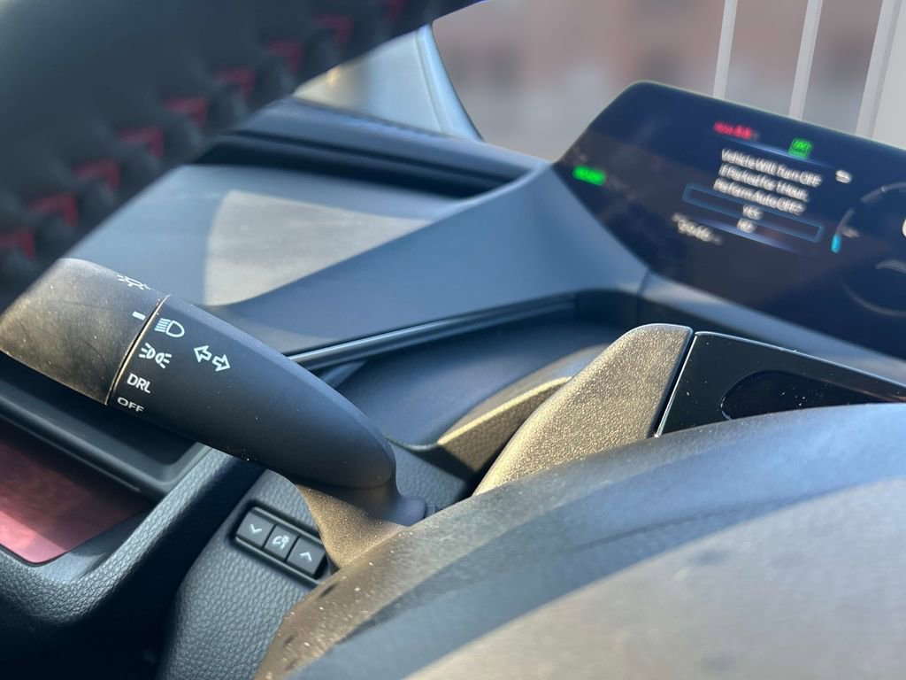 Used 2025 Toyota Prius Plug-In Hybrid image 24