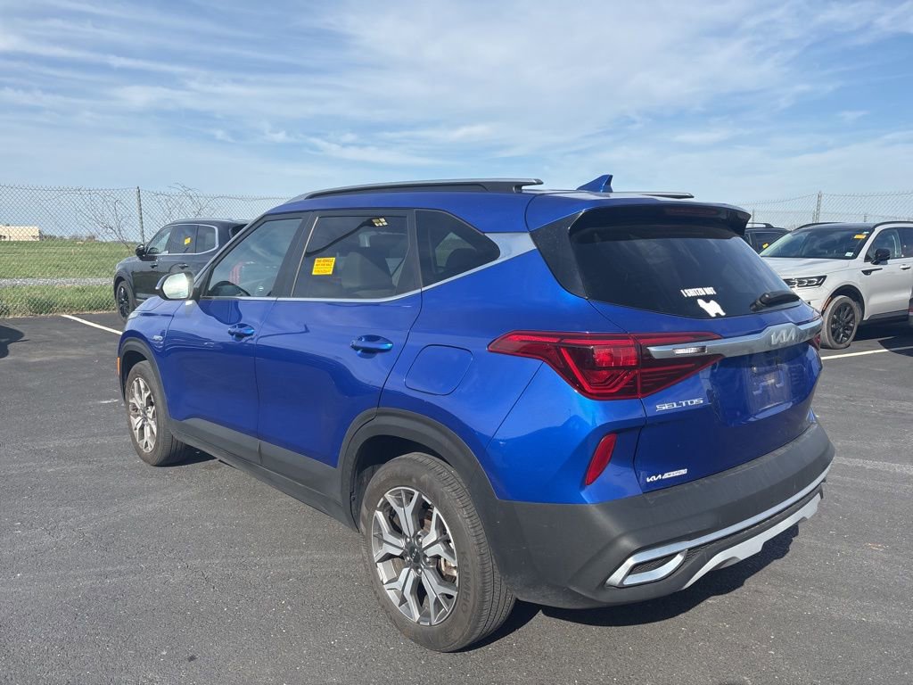 Certified 2022 Kia Seltos EX image 5