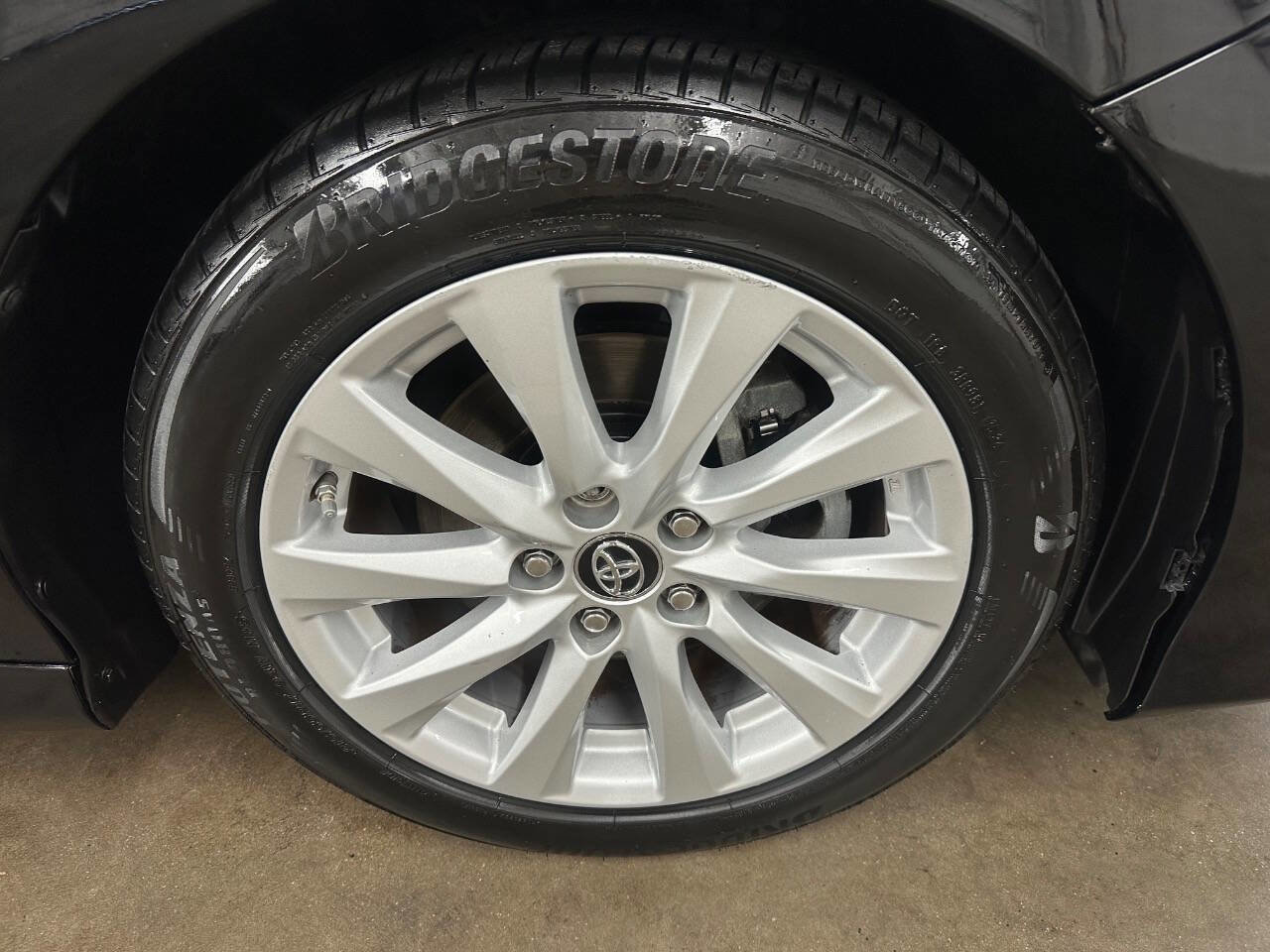 Used 2018 Toyota Camry LE image 14