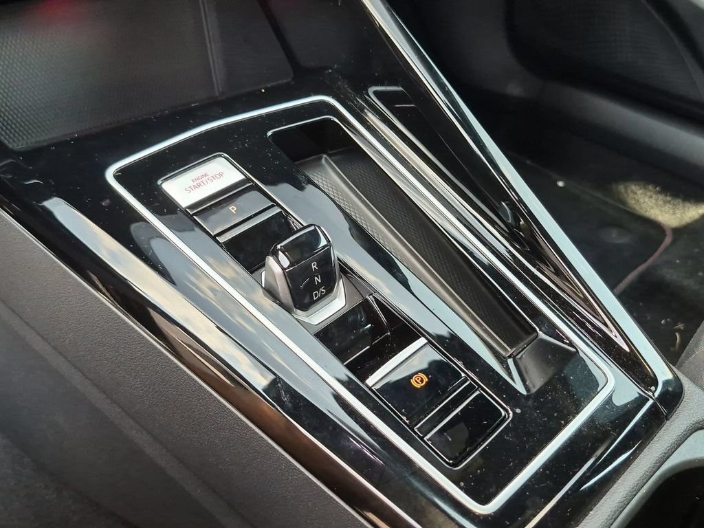 Certified 2024 Volkswagen GTI SE FWD image 19
