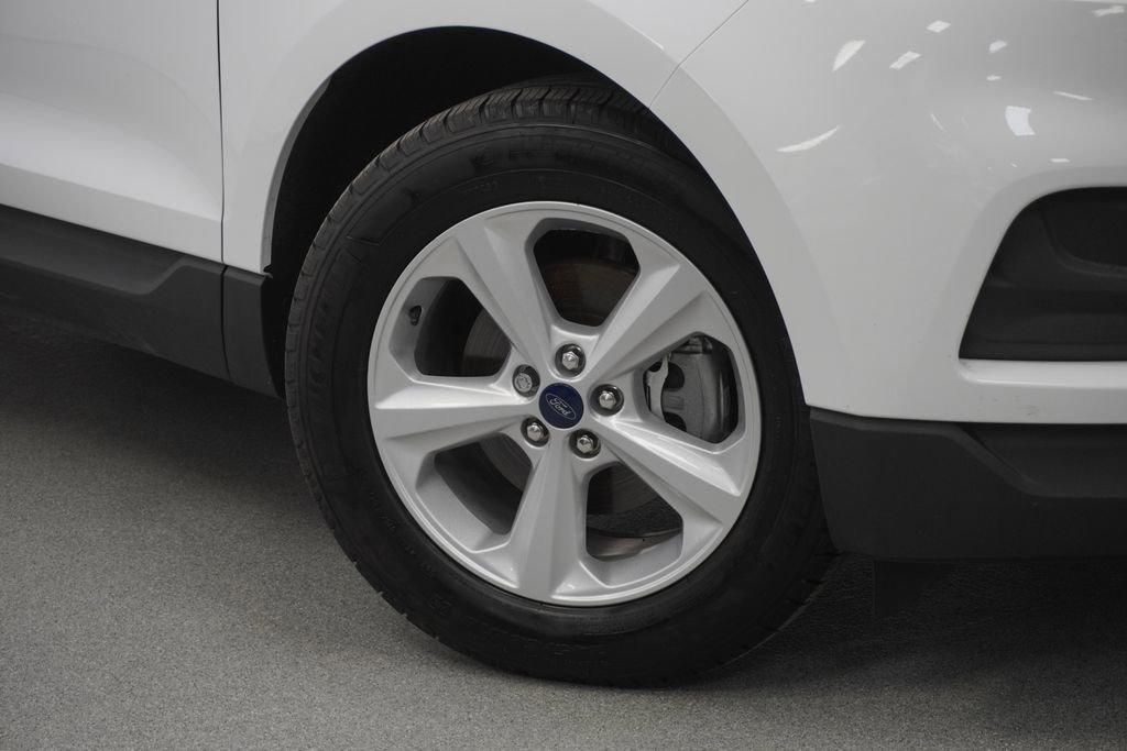 Used 2020 Ford Edge SE image 4