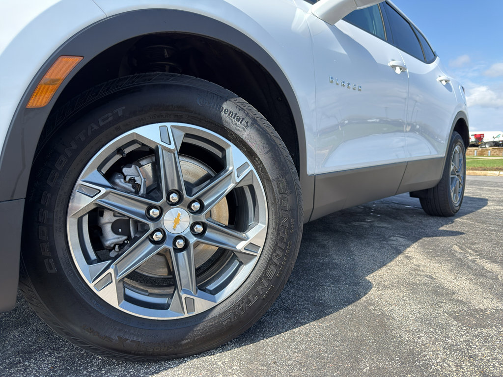Used 2025 Chevrolet Blazer LT image 9