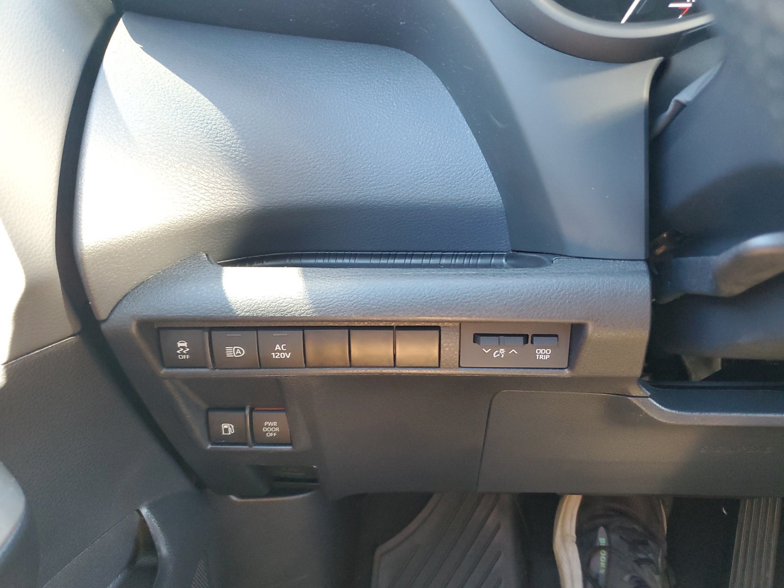 Certified 2024 Toyota Sienna XSE w/ XSE Plus Package FWD image 19