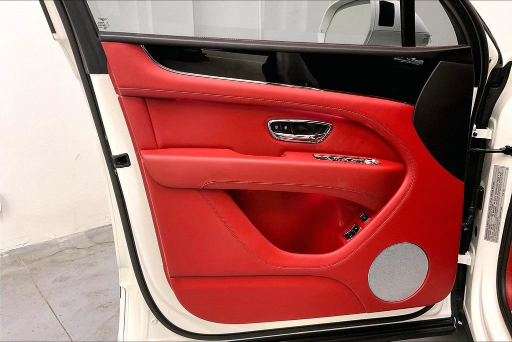 Used 2022 Bentley Bentayga AWD/4WD image 19