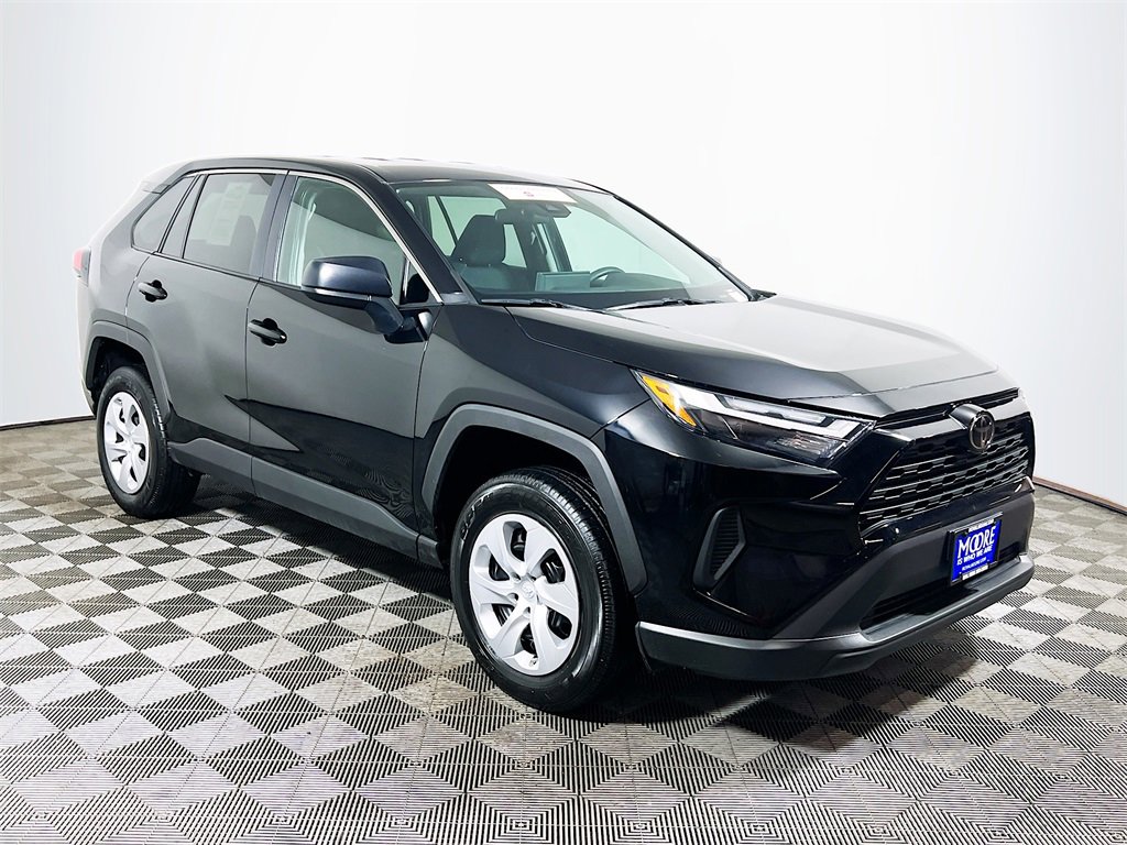 Certified 2025 Toyota RAV4 LE image 1
