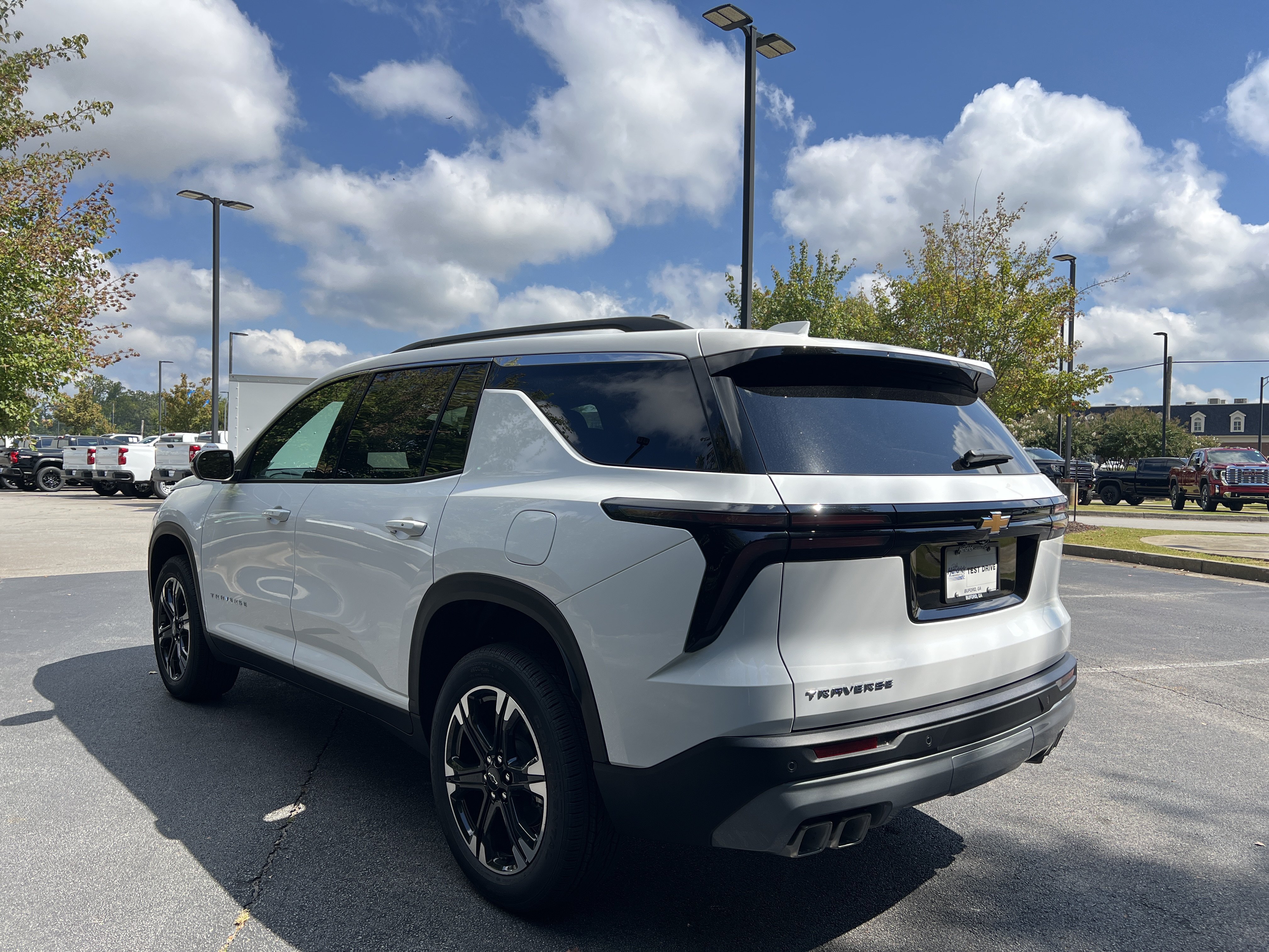 New 2027 Chevrolet Traverse LT w/ Sun and Wheel Package FWD image 7