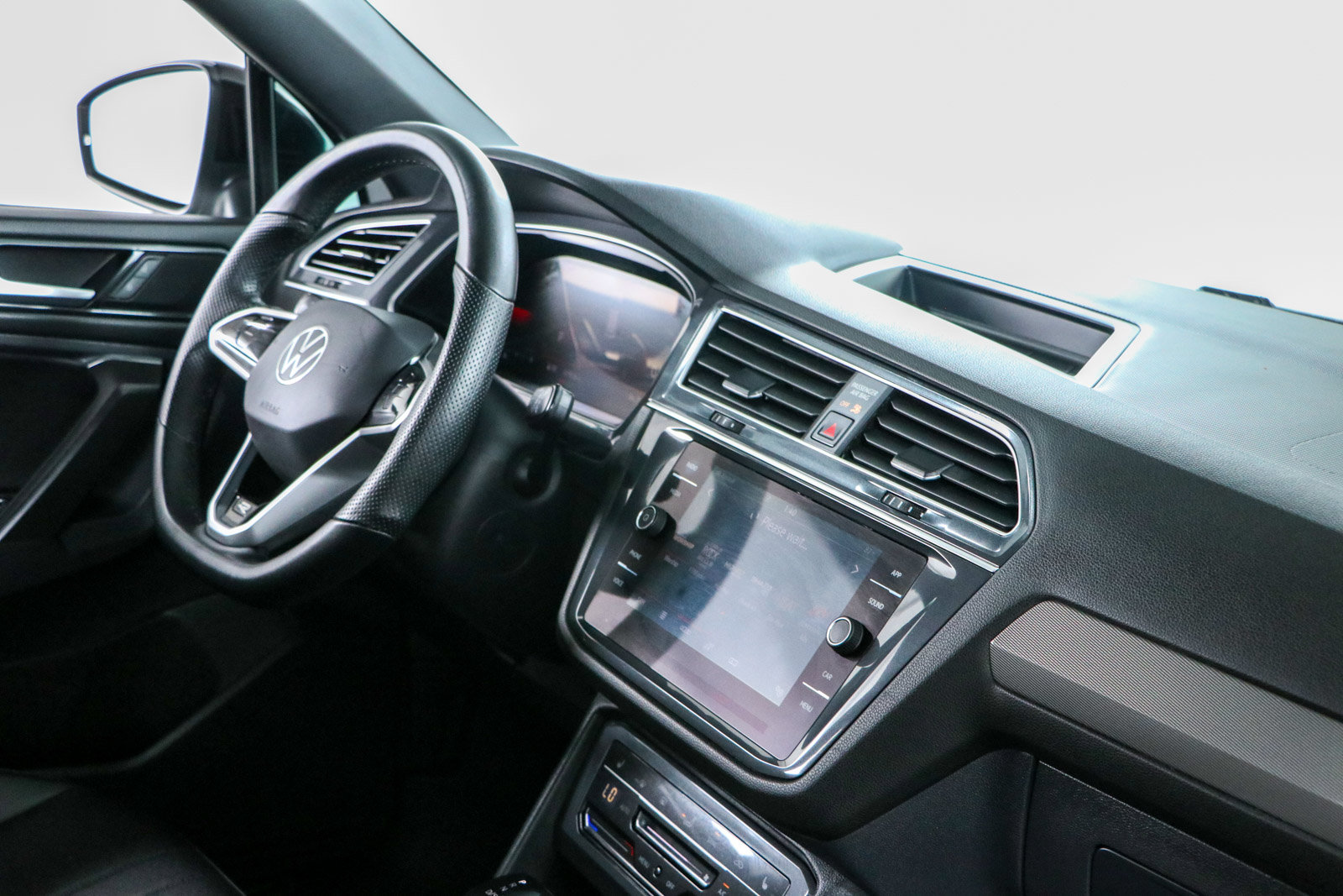Used 2023 Volkswagen Tiguan SE R-Line AWD/4WD image 26