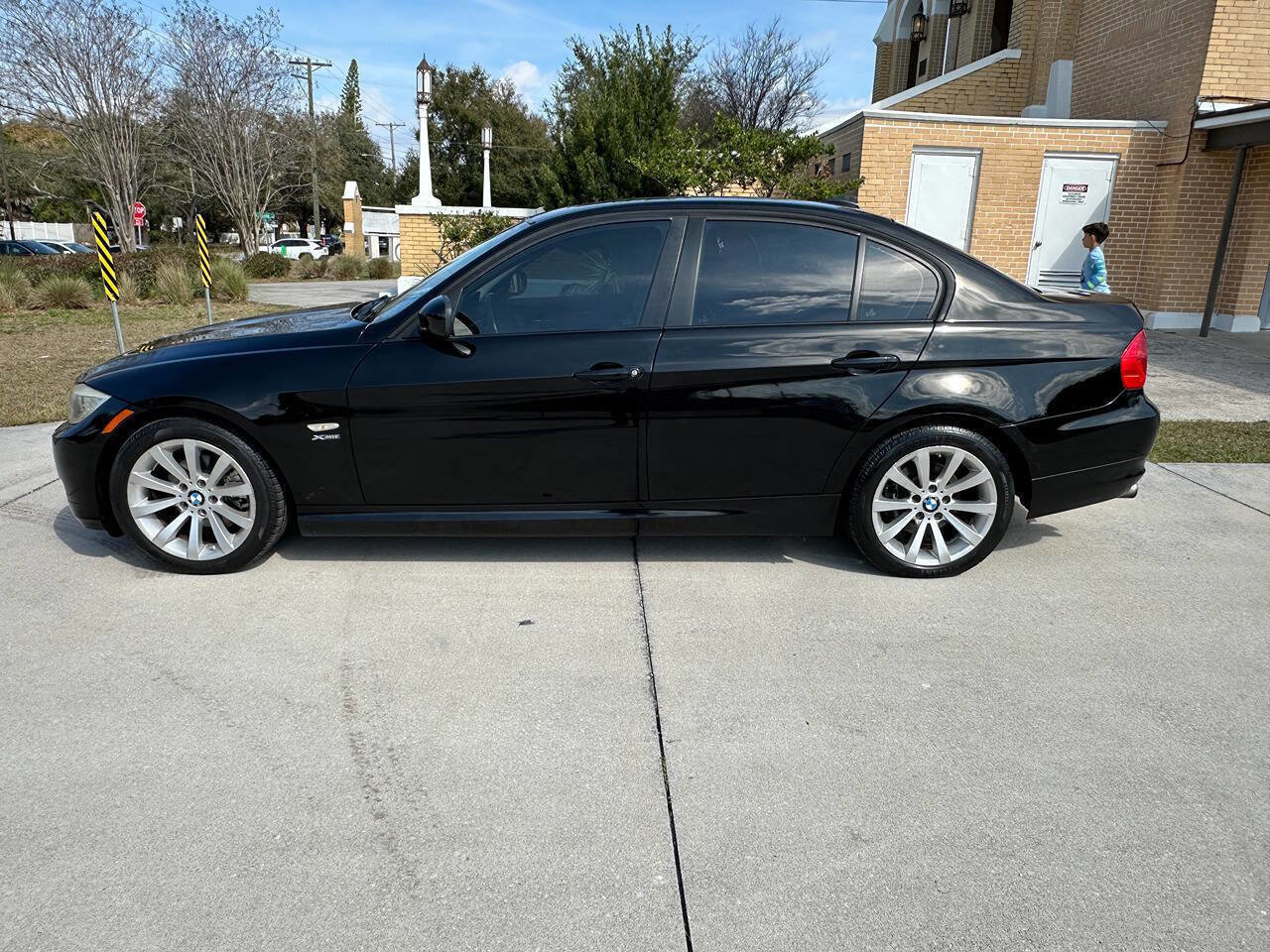Used 2011 BMW 328i xDrive 328i xDrive AWD 4dr Sedan SULE image 8