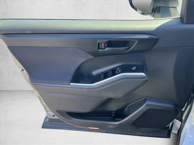 Certified 2025 Toyota Highlander LE image 11