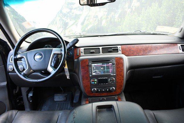 Used 2013 Chevrolet Suburban LTZ image 18